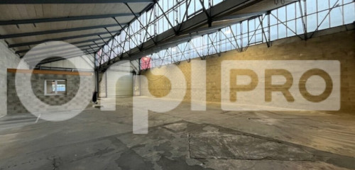 découvrez nos hangars en île-de-france, idéaux pour le stockage, l'artisanat ou la logistique. bénéficiez d'un espace modulable et sécurisé, conçu pour répondre à tous vos besoins professionnels.