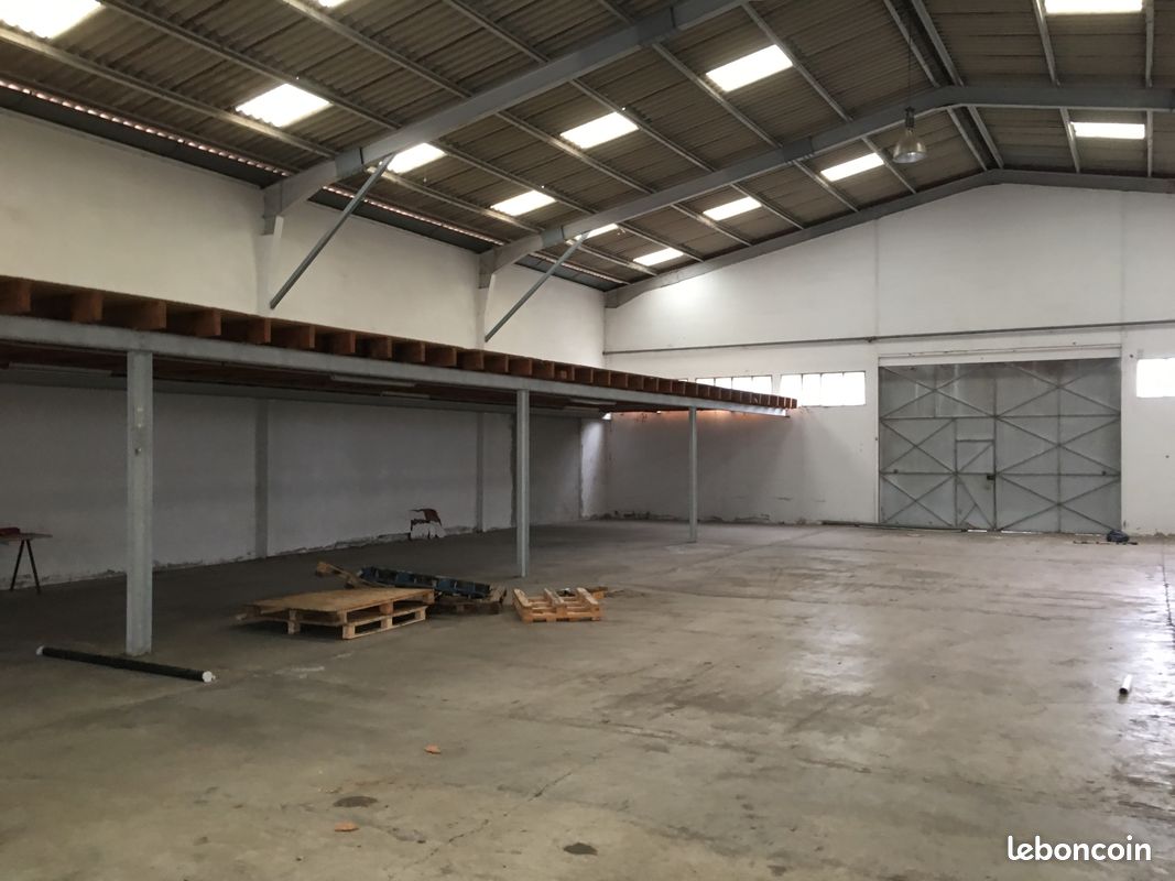 découvrez notre sélection de hangars en île-de-france, adaptés à vos besoins de stockage, d'ateliers ou d'activités industrielles. offrez-vous un espace fonctionnel et sécurisé à proximité de paris.
