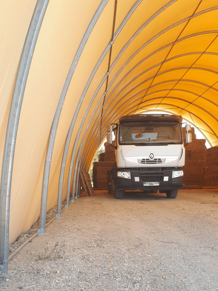 découvrez les dangers et les conséquences juridiques de l'utilisation des hangars illégaux. informez-vous sur les implications légales et les risques associés à cette pratique pour éviter les problèmes.