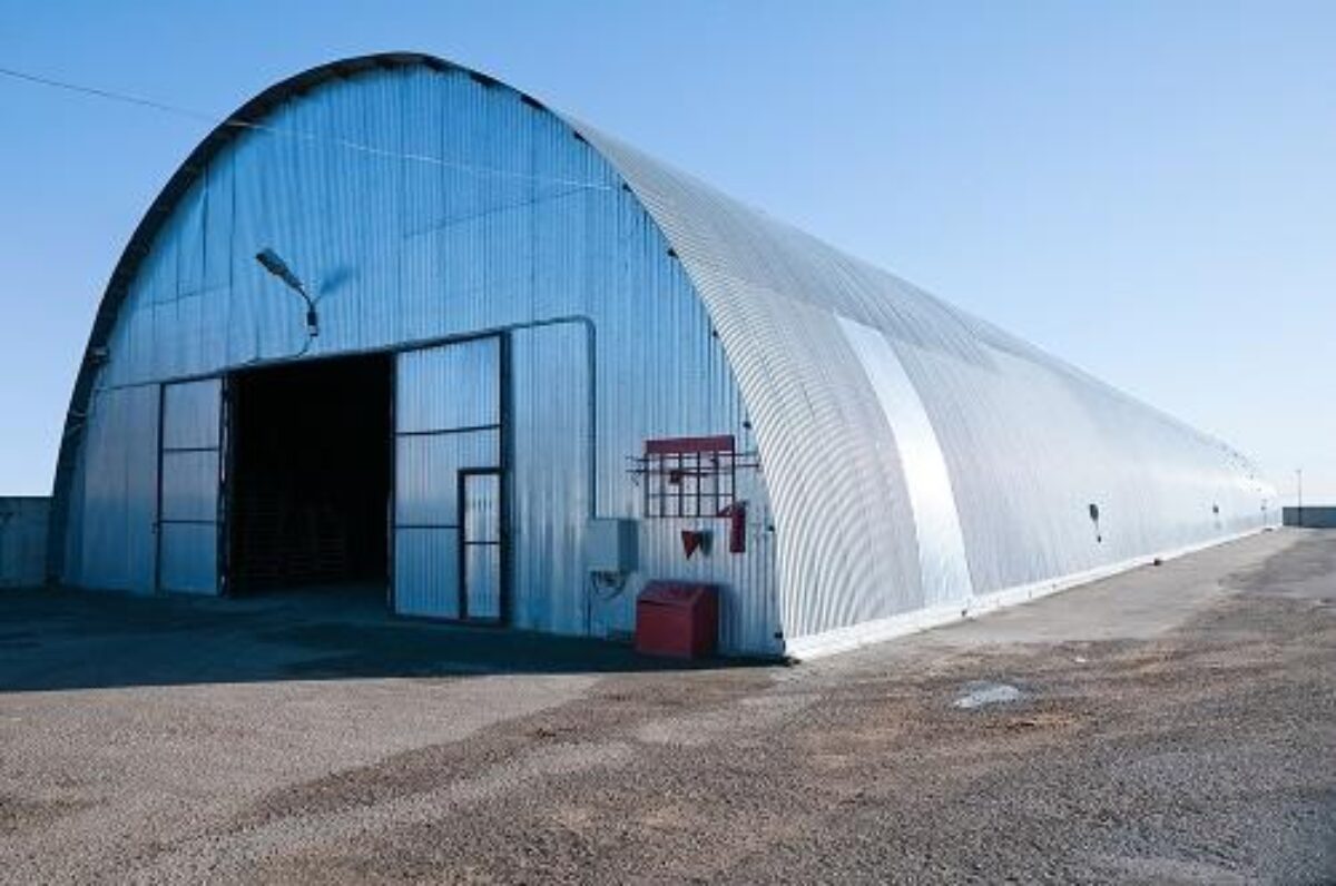 découvrez notre hangar industriel, un espace polyvalent conçu pour répondre aux besoins de stockage et de logistique. idéal pour les entreprises recherchant un environnement sécurisé et performant, notre hangar offre des solutions sur mesure pour optimiser vos opérations industrielles.