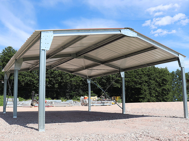 découvrez nos hangars en métal à vendre, idéaux pour vos projets professionnels ou personnels. offrant résistance, durabilité et flexibilité, ces structures sont parfaites pour le stockage, l'atelier ou même comme espace de loisirs. explorez nos modèles variés et trouvez le hangar en métal qui répond à vos besoins.