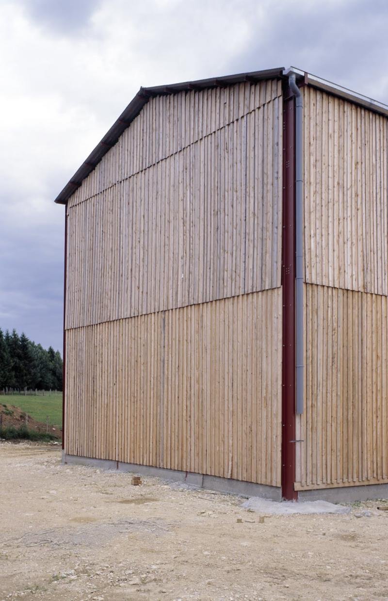 découvrez notre hangar métal bois, alliant robustesse et esthétique. idéal pour le stockage, l'aménagement d'un espace de travail ou un abri de jardin, ce bâtiment allie la durabilité du métal à la chaleur du bois. personnalisez votre espace avec des options variées pour répondre à tous vos besoins.