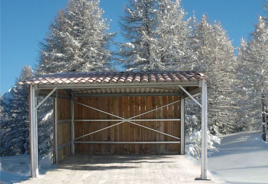 découvrez nos hangars en métal et bois, alliant robustesse et esthétisme. idéals pour le stockage, l'atelier ou le garage, ces structures s'adaptent à vos besoins tout en offrant une touche naturelle et moderne à votre espace extérieur.