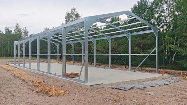 découvrez notre hangar isolé, idéal pour protéger vos biens des intempéries et garantir une température constante. construit avec des matériaux de qualité, il offre un espace polyvalent pour le stockage, l'atelier ou d'autres usages. profitez d'un confort optimal tout au long de l'année.