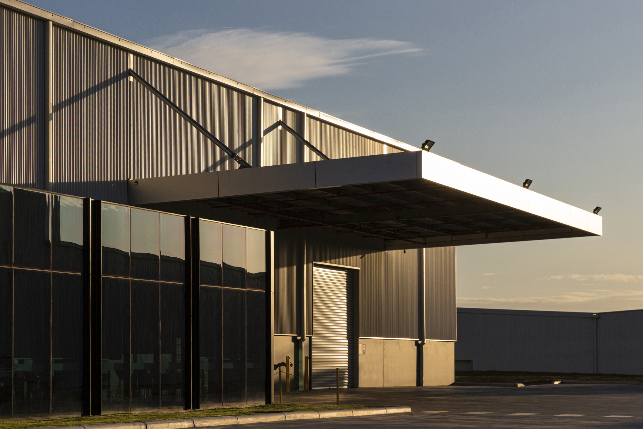 découvrez notre sélection de hangars métalliques à vendre, alliant robustesse et esthétique. idéaux pour le stockage, l'agriculture ou des projets pédagogiques, nos hangars s'adaptent à tous vos besoins. profitez de conseils d'experts et d'un service de qualité pour réaliser votre projet en toute sérénité.