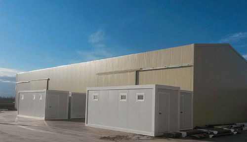 découvrez notre hangar modulable, idéal pour vos besoins de stockage et d'espace de travail. flexible et facile à installer, il s'adapte à tous vos projets, qu'ils soient temporaires ou permanents.