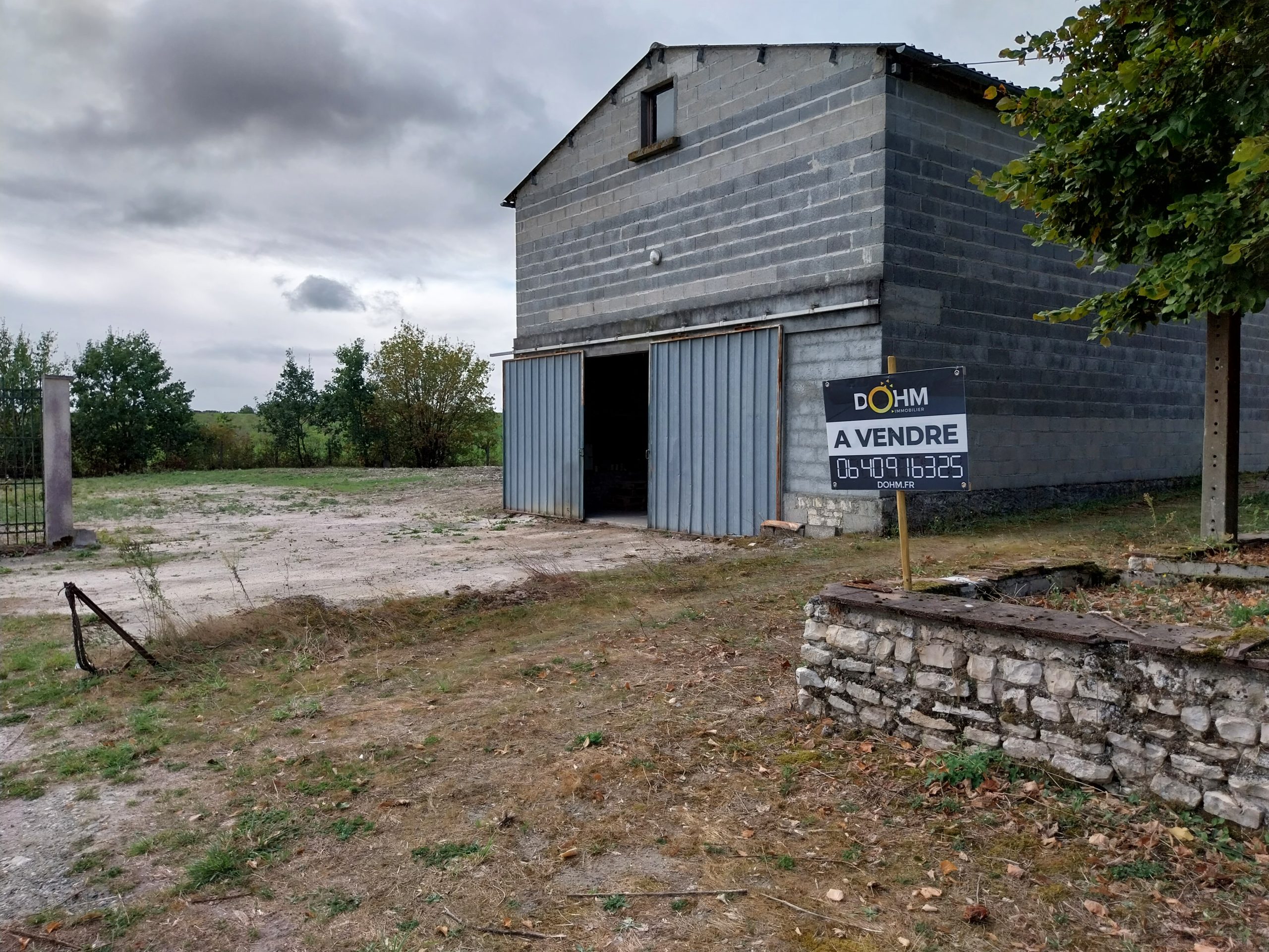 découvrez notre hangar non constructible, idéal pour le stockage et la protection de vos biens. profitez d'un espace sécurisé et pratique, sans contraintes de construction. parfait pour les professionnels et les particuliers cherchant une solution flexible pour leurs besoins de rangement.