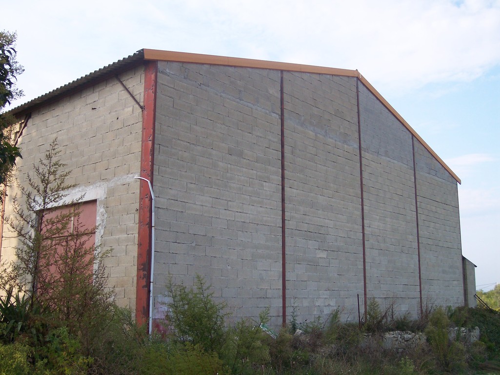 découvrez notre hangar en parpaing, alliant robustesse et praticité pour tous vos besoins de stockage. idéal pour protéger vos biens des intempéries tout en assurant une sécurité optimale. explorez nos solutions personnalisées et profitez d’un espace polyvalent adapté à vos projets.