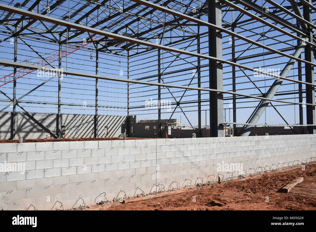 découvrez notre guide complet sur la construction d'un hangar en parpaing. apprenez les avantages, les étapes de construction, et les conseils d'experts pour réaliser un bâtiment robuste et durable, idéal pour le stockage ou des activités industrielles.
