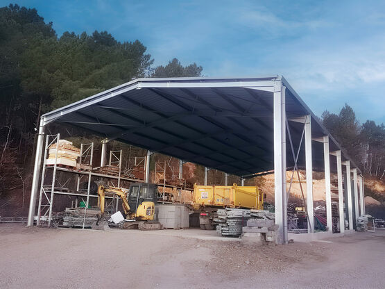 découvrez notre service de hangar personnalisé, conçu pour répondre à vos besoins spécifiques. que ce soit pour le stockage, l'atelier ou le garage, notre équipe vous aide à créer l'espace idéal, alliant fonctionnalité et esthétisme.