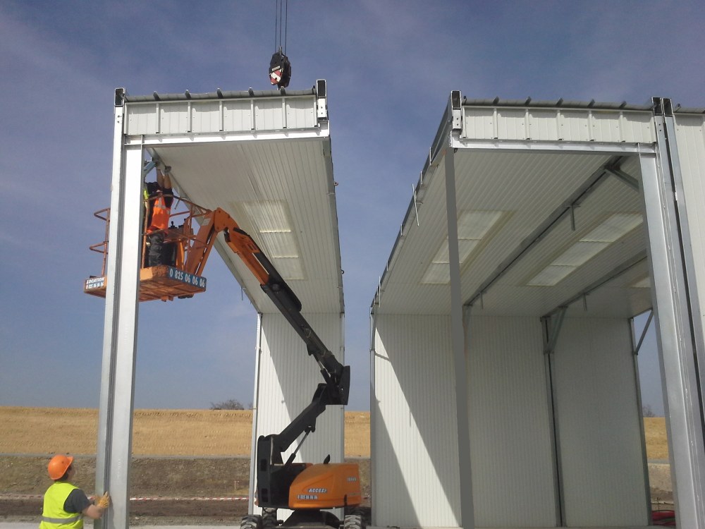 découvrez nos hangars préfabriqués, des solutions pratiques et économiques pour vos besoins de stockage. résistants et modulables, nos hangars s'adaptent à toutes vos exigences, tout en offrant un montage rapide et efficace.