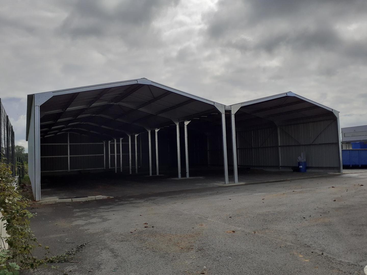 découvrez nos hangars sur mesure, conçus pour répondre à vos besoins spécifiques. que ce soit pour du stockage, des activités industrielles ou agricoles, nos solutions personnalisées allient qualité, résistance et esthétisme. transformez votre espace avec un hangar adapté à vos exigences.