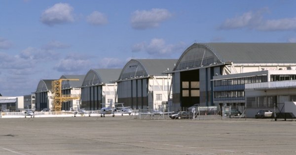 découvrez notre gamme de hangars polyvalents et adaptés à tous vos besoins de stockage. que ce soit pour un usage professionnel ou personnel, nos hangars offrent une solution pratique et durable pour protéger vos biens des intempéries. explorez nos différents modèles et dimensions conçus pour s'adapter à votre espace.