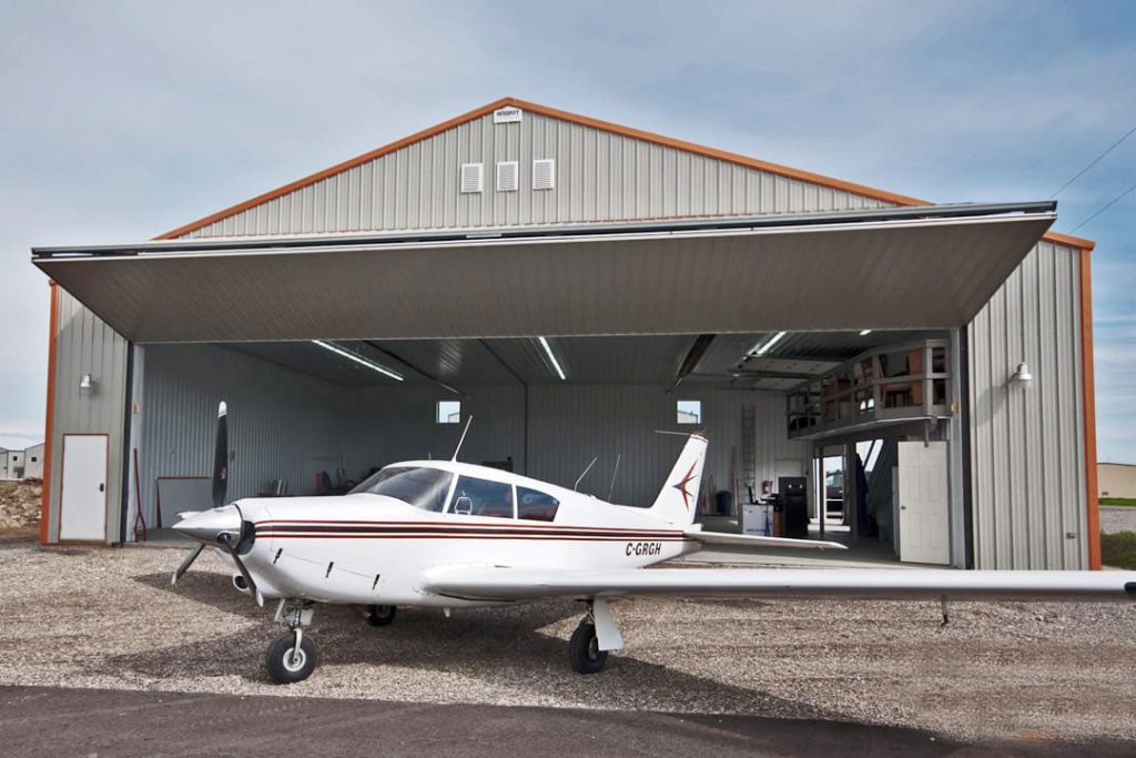 découvrez notre gamme de hangars polyvalents, idéaux pour le stockage, l'agriculture ou les activités industrielles. construits pour durer, nos hangars offrent une solution spacieuse et durable pour tous vos besoins.
