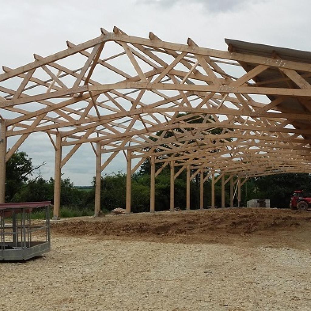 découvrez nos kits de hangars agricoles, conçus pour répondre à tous vos besoins de stockage et d'abri pour vos équipements et votre matériel. solides, modulables et faciles à assembler, ces hangars garantiront la protection de vos biens tout en optimisant votre espace de travail.