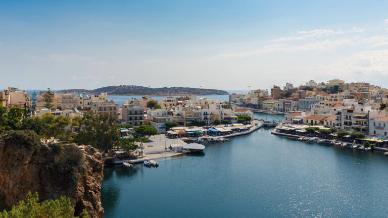 découvrez l'heure idéale pour explorer la magnifique île de crète. profitez des paysages ensoleillés, des plages paradisiaques et de la culture riche de cette destination méditerranéenne incontournable.