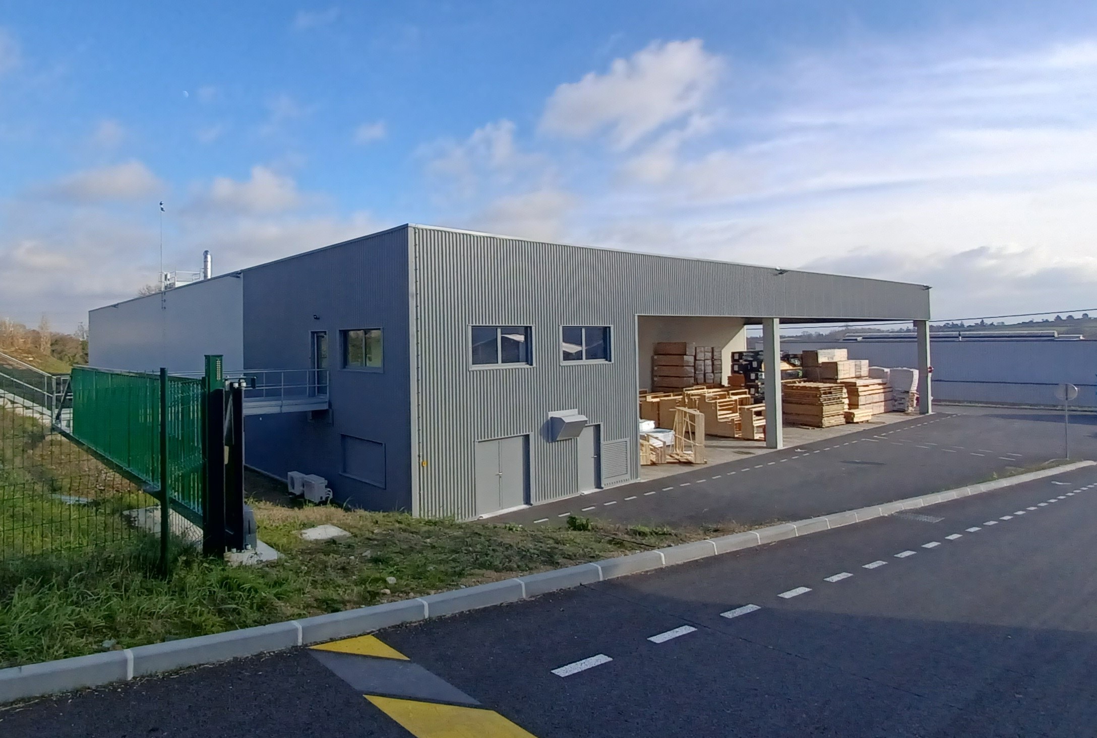 découvrez tout ce qu'il faut savoir sur la réglementation icpe 2410, dédiée à la gestion des déchets, notamment les installations de stockage de déchets inertes. informez-vous sur les obligations légales, les normes de sécurité et les meilleures pratiques pour assurer la conformité et la protection de l'environnement.