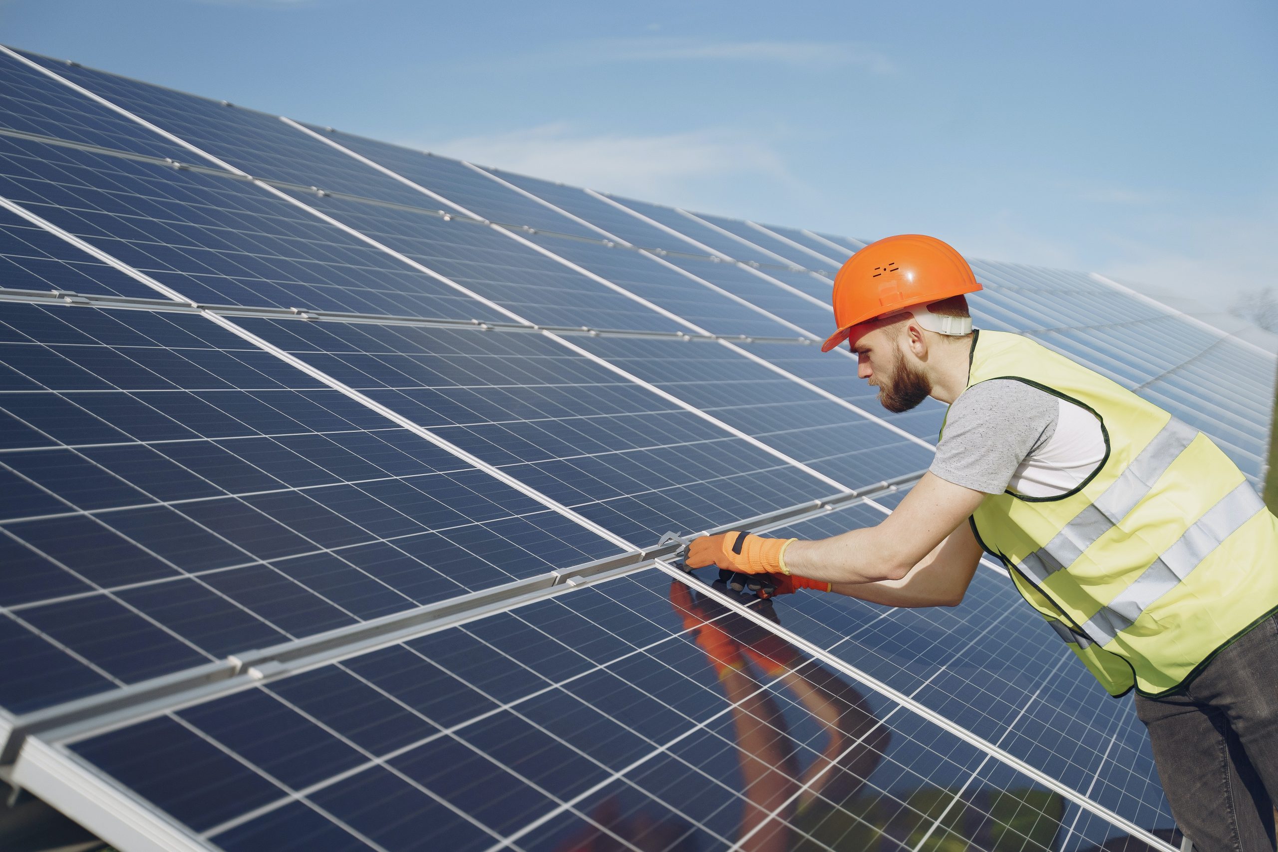 découvrez l'impact des panneaux solaires sur l'environnement et l'économie. explorez comment cette source d'énergie renouvelable contribue à la réduction des émissions de carbone, favorise l'indépendance énergétique et stimule l'innovation technologique.