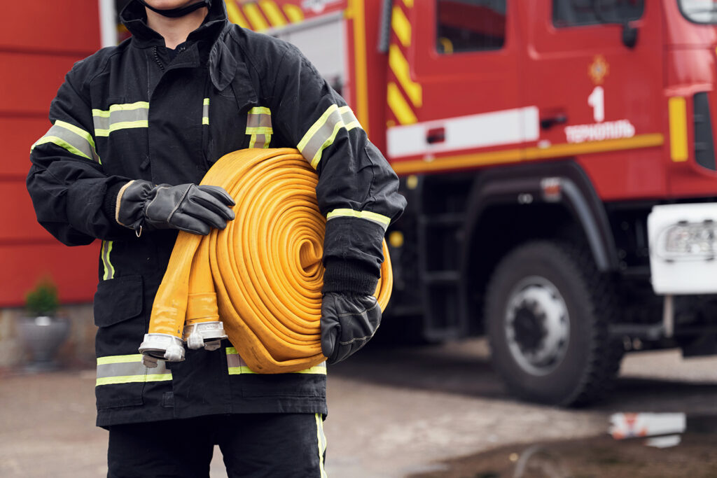 découvrez les risques d'incendie liés aux panneaux solaires, les causes possibles et les mesures de prévention à adopter pour garantir la sécurité de votre installation. informez-vous sur les meilleures pratiques pour minimiser les dangers associés à l'utilisation des énergies renouvelables.