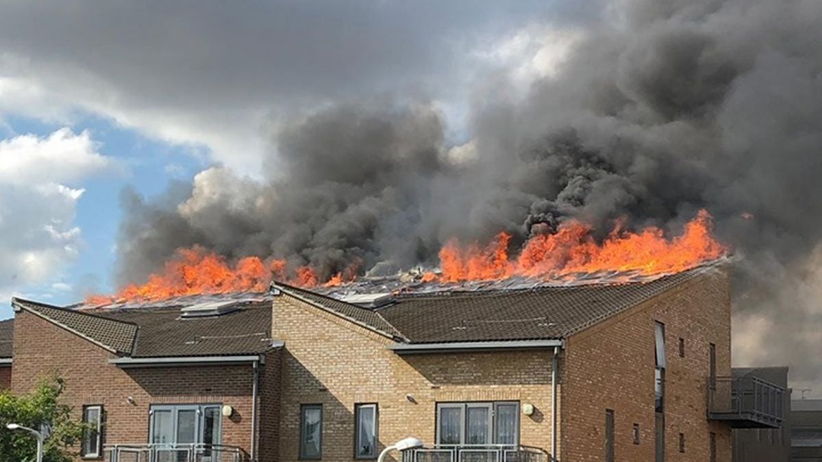 découvrez les causes, conséquences et solutions face aux incendies photovoltaïques. informez-vous sur les risques associés aux panneaux solaires et les meilleures pratiques pour assurer votre sécurité et celle de votre installation.