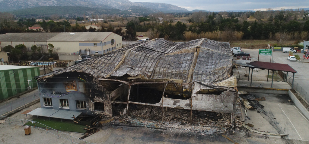 découvrez les risques et les mesures de prévention liés aux incendies photovoltaïques. informez-vous sur les causes, les conséquences et les bonnes pratiques pour assurer la sécurité de vos installations solaires.