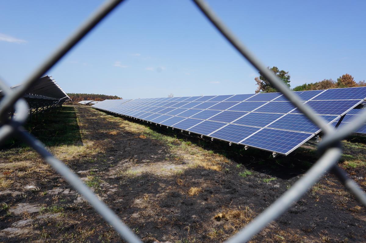 découvrez les enjeux et les préventions liés aux incendies photovoltaïques. apprenez comment garantir la sécurité de vos installations solaires et minimiser les risques d'incendie grâce à des conseils d'experts et des bonnes pratiques.