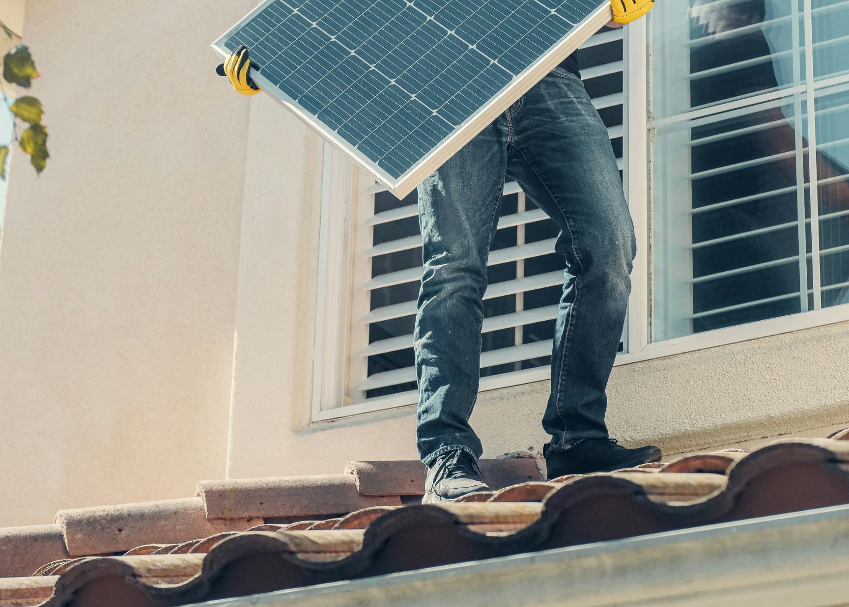 découvrez l'importance de l'inclinaison des panneaux solaires pour optimiser leur rendement énergétique. apprenez comment la position et l'angle d'installation influencent la production d'énergie, et bénéficiez de conseils pratiques pour maximiser l'efficacité de votre système solaire.