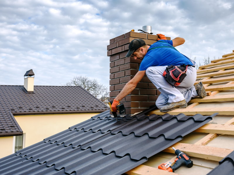découvrez tout ce qu'il faut savoir sur la pente de toit : types, avantages, et conseils d'installation pour garantir une bonne évacuation des eaux pluviales et améliorer l'esthétique de votre maison.
