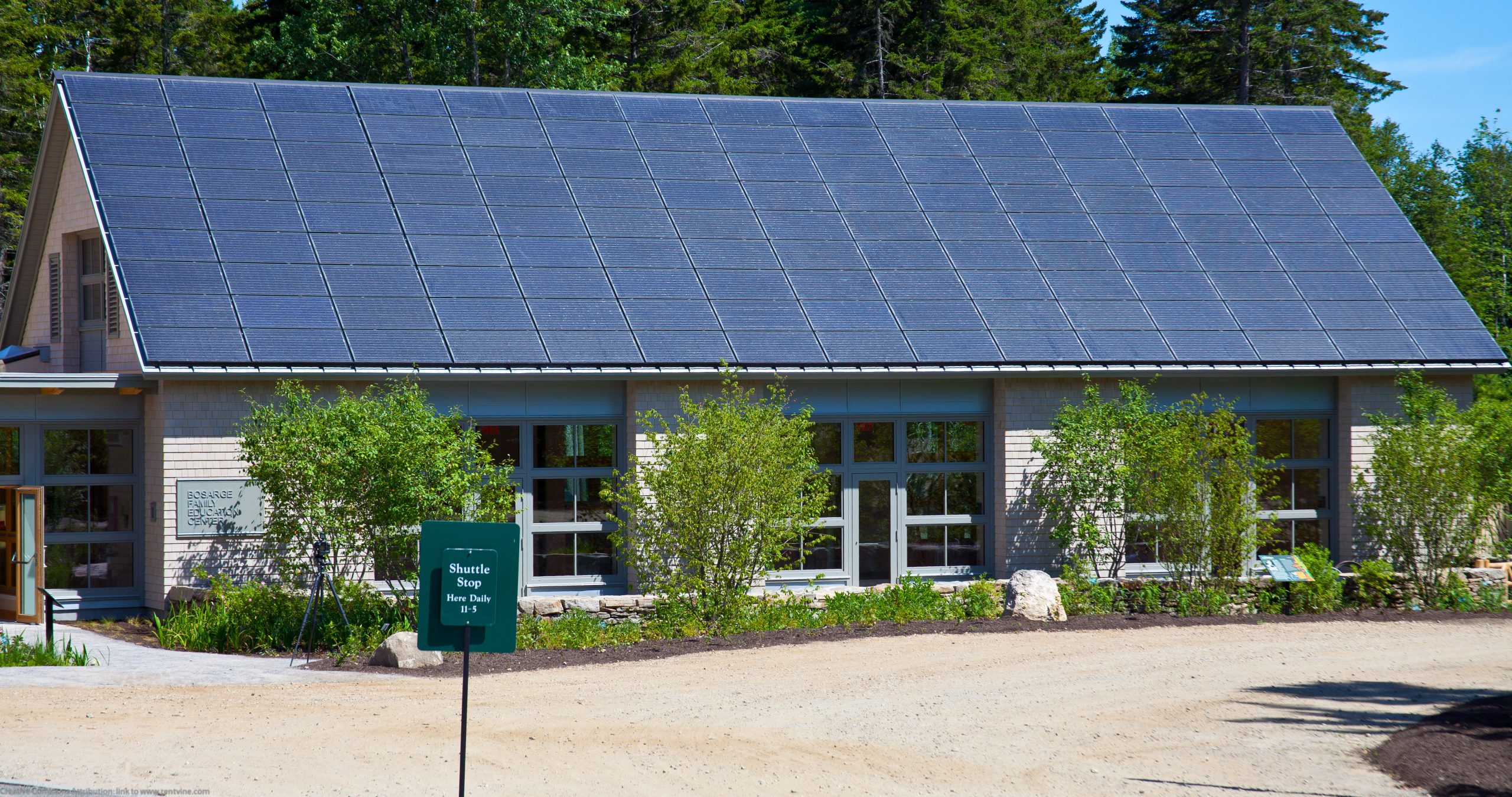 découvrez les principaux inconvénients de l'énergie solaire, notamment les coûts initiaux élevés, la dépendance à l'ensoleillement et les défis liés au stockage de l'énergie. informez-vous sur les aspects à considérer avant de choisir l'énergie solaire comme solution durable.