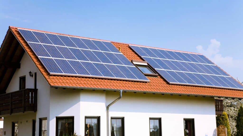 découvrez les inconvénients des panneaux photovoltaïques, y compris leur coût initial élevé, la dépendance à l'ensoleillement, les besoins d'espace et les défis de recyclage. informez-vous avant d'investir dans l'énergie solaire.