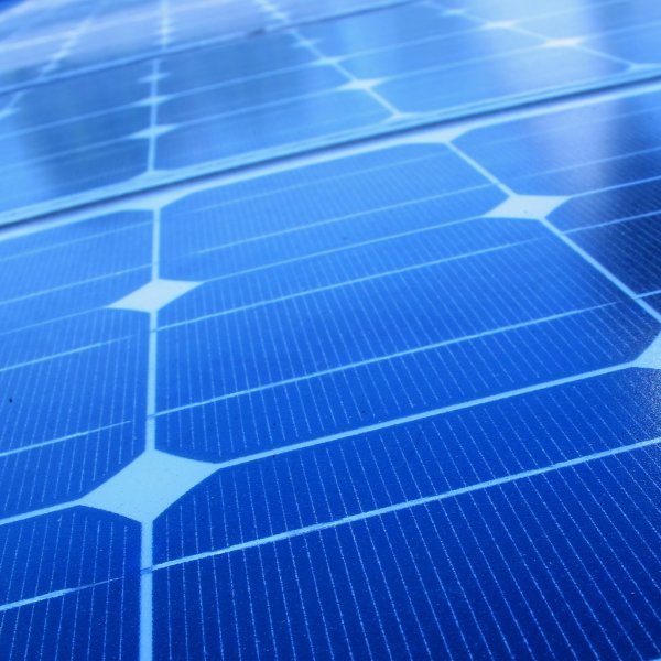 découvrez les inconvénients des panneaux photovoltaïques : coûts d'installation élevés, dépendance à la météo, entretien nécessaire et impact environnemental. informez-vous pour prendre des décisions éclairées sur votre transition énergétique.