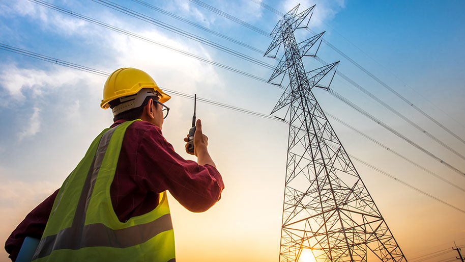 découvrez les solutions innovantes pour atteindre l'indépendance électrique. apprenez comment réduire votre dépendance aux réseaux traditionnels et optimiser votre consommation d'énergie grâce à des technologies renouvelables et durables.