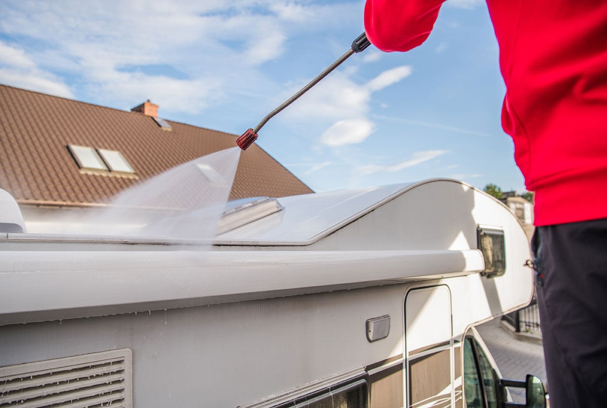 découvrez les meilleures solutions pour identifier et résoudre les problèmes d'infiltration sur votre toit. protégez votre maison des dommages causés par l'eau grâce à nos conseils pratiques et nos expertises en réparation.