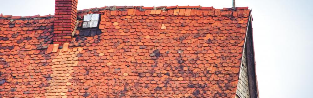 découvrez les causes et solutions pour l'infiltration d'eau sur votre toit. protégez votre maison des dommages causés par les fuites et maintenez la durabilité de votre toiture grâce à nos conseils d'experts.