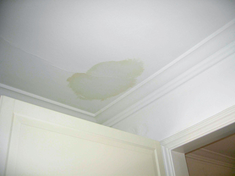 découvrez nos solutions efficaces contre l'infiltration d'eau sur votre toit. protégez votre maison des dégâts causés par l'humidité et prolongez la durée de vie de votre toiture grâce à nos conseils et expertises.