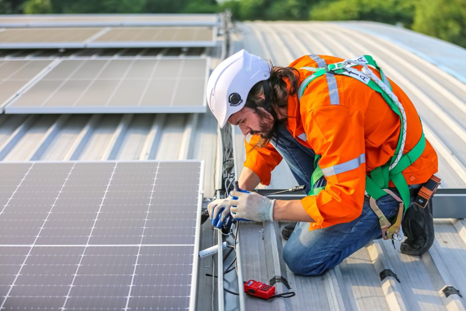 découvrez nos services d'installation de panneaux solaires, adaptés à vos besoins énergétiques. profitez d'une énergie renouvelable et durable tout en réduisant vos factures d'électricité. nos experts vous accompagnent pour une installation rapide et efficace.
