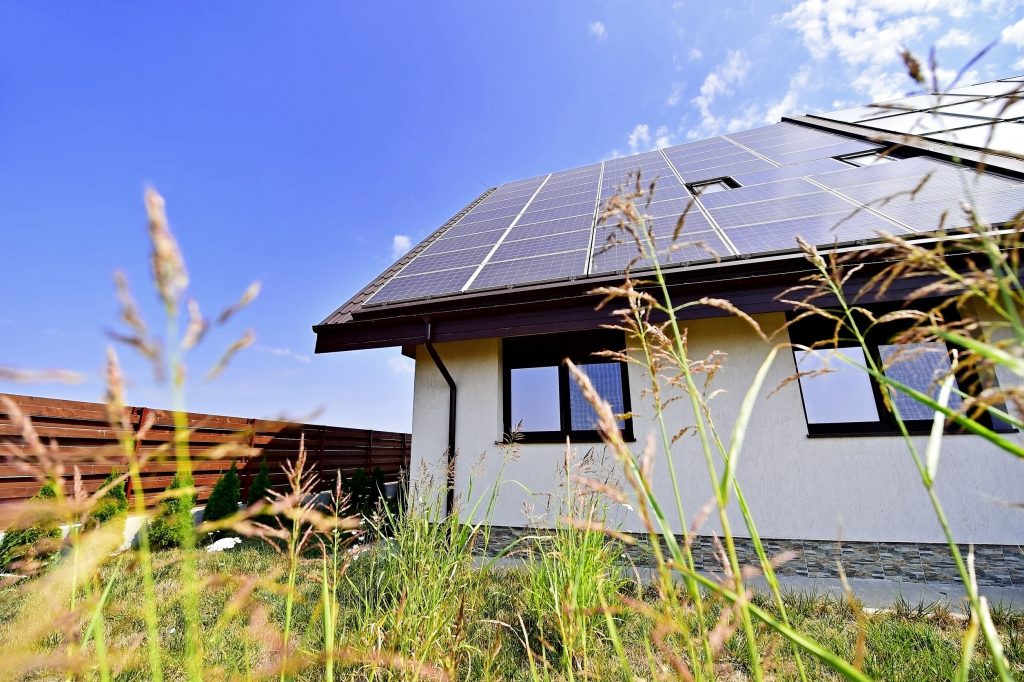 découvrez nos services d'installation de panneaux solaires en haute-savoie (74). profitez d'une énergie renouvelable et d'économies sur votre facture d'électricité grâce à nos experts qualifiés. contactez-nous pour un devis personnalisé et faites le choix d'un avenir durable !