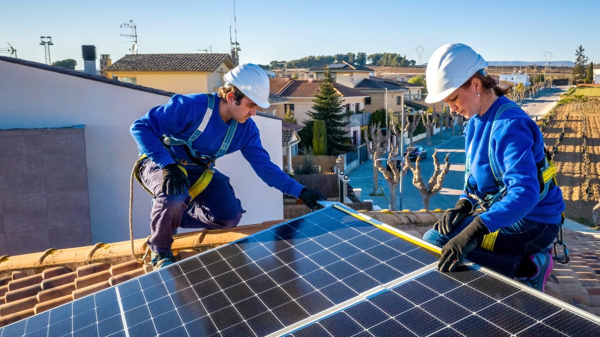 découvrez notre service d'installateur photovoltaïque, spécialisé dans l'installation de panneaux solaires pour optimiser votre autoconsommation énergétique. profitez d'une énergie renouvelable et réduisez votre facture électrique tout en préservant l'environnement. contactez-nous pour un devis personnalisé et bénéficiez des dernières innovations en matière d'énergie solaire.
