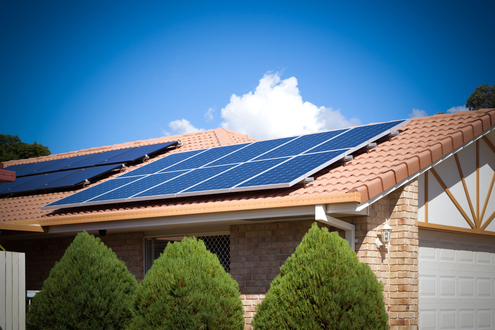 découvrez nos services d'installation de panneaux solaires en savoie. profitez des énergies renouvelables tout en réduisant vos factures d'électricité grâce à notre expertise locale et à nos solutions personnalisées.