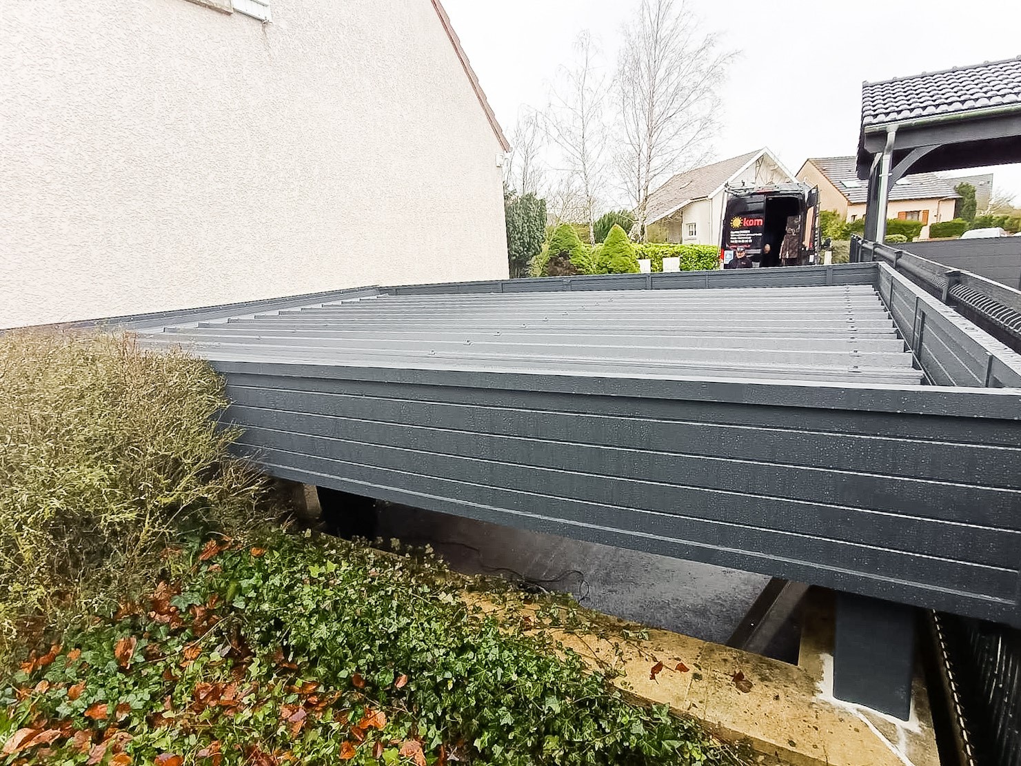 découvrez notre service d'installation de carports sur mesure pour protéger votre véhicule des intempéries tout en ajoutant une touche esthétique à votre jardin. profitez d'une expertise de qualité et d'un accompagnement personnalisé pour choisir le carport qui correspond à vos besoins.