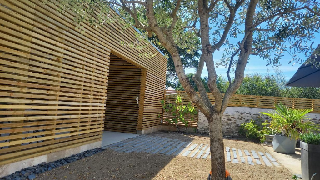 découvrez notre guide complet sur l'installation d'un carport en bois, idéal pour protéger votre véhicule. apprenez les étapes essentielles, les conseils d'entretien, et les avantages écologiques de cette solution durable pour votre extérieur.