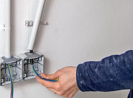 découvrez comment réaliser une installation électrique diy de manière simple et sécurisée ! suivez nos conseils pratiques et astuces pour transformer votre espace avec des projets d'électricité à faire soi-même. adoptez la créativité tout en respectant les normes de sécurité.