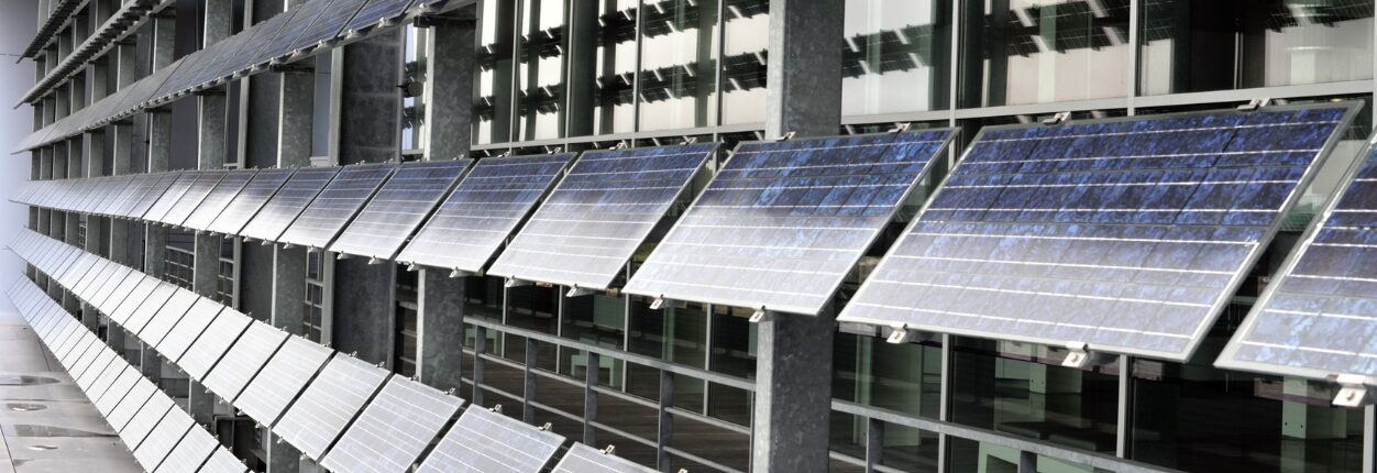 découvrez nos solutions de panneaux solaires en bretagne, idéales pour optimiser votre production d'énergie renouvelable. profitez d'une installation sur mesure et d'un service d'accompagnement pour réduire vos factures d'électricité tout en respectant l'environnement.