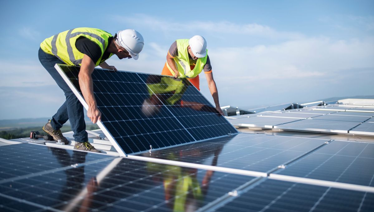 découvrez comment installer des panneaux solaires efficacement pour réduire votre facture d'énergie tout en contribuant à la protection de l'environnement. suivez nos conseils et astuces pour un projet réussi!