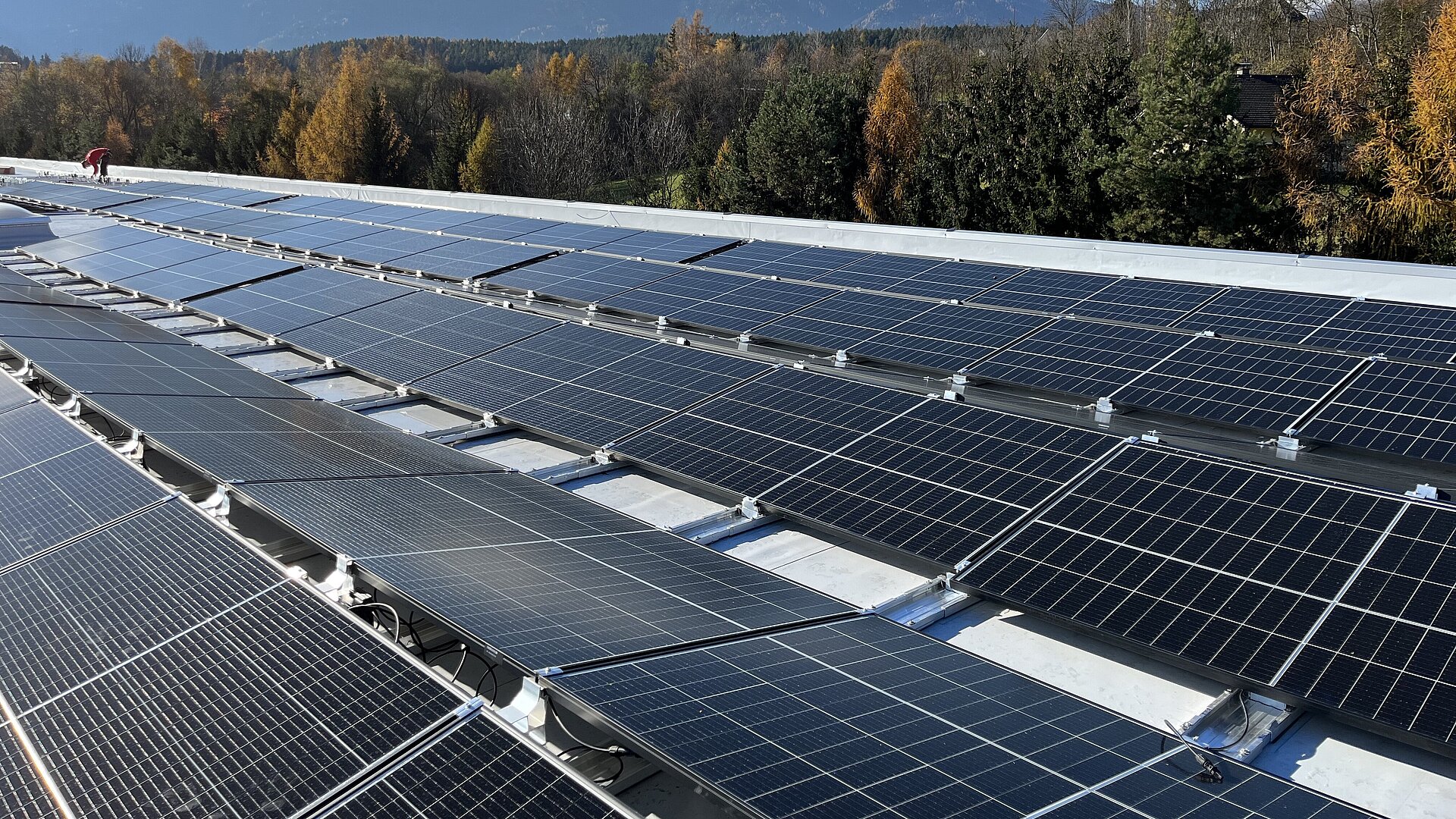 découvrez comment installer un système solaire efficace pour réduire vos factures d'énergie et contribuer à la protection de l'environnement. obtenez des conseils pratiques et des informations sur les meilleurs équipements pour maximiser votre investissement.