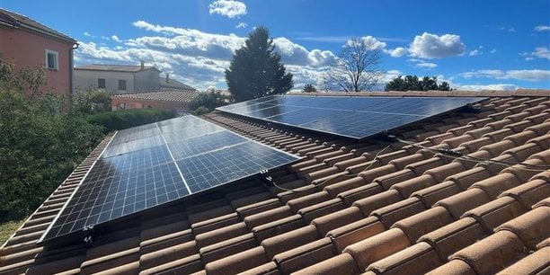 apprenez à installer des panneaux photovoltaïques vous-même avec notre guide pratique. découvrez les étapes clés, les outils nécessaires et les conseils d'experts pour optimiser l'installation et profiter de l'énergie solaire de manière autonome.