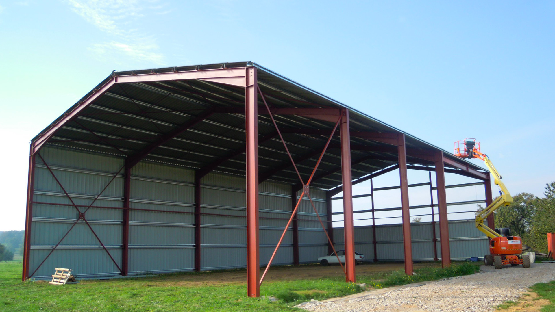découvrez notre kit bâtiment agricole complet, conçu pour répondre à tous vos besoins en matière d'élevage et de culture. profitez d'une construction robuste et adaptée à votre activité, avec des matériaux de qualité supérieure garantissant durabilité et performance.