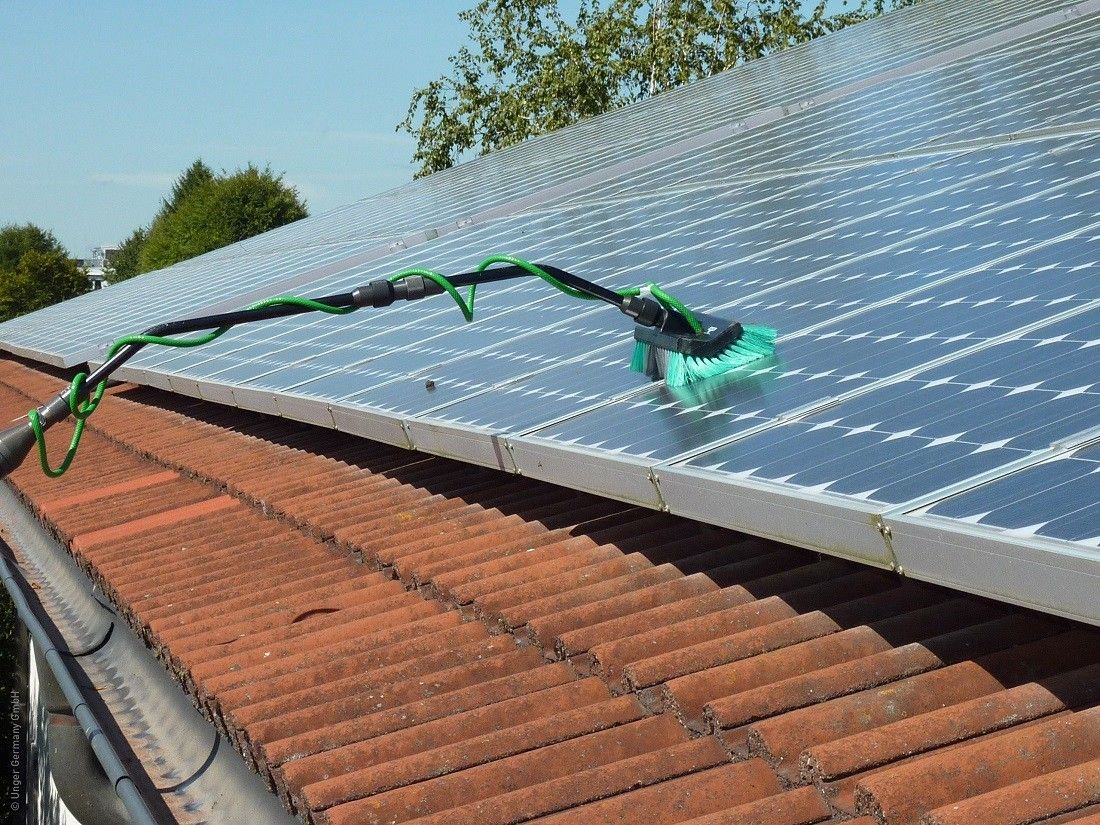 découvrez notre kit de nettoyage pour panneaux solaires, conçu pour maximiser l'efficacité de vos installations tout en prolongeant leur durée de vie. facile à utiliser et écologique, ce kit vous permettra d'éliminer poussières et salissures en toute simplicité.