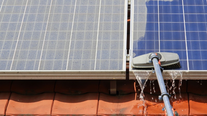 découvrez notre kit de nettoyage pour panneaux solaires, conçu pour optimiser l'efficacité de votre installation en éliminant la poussière et les résidus. facile à utiliser, il prolonge la durée de vie de vos panneaux tout en maximisant leur performance. idéal pour tous les types de panneaux photovoltaïques.