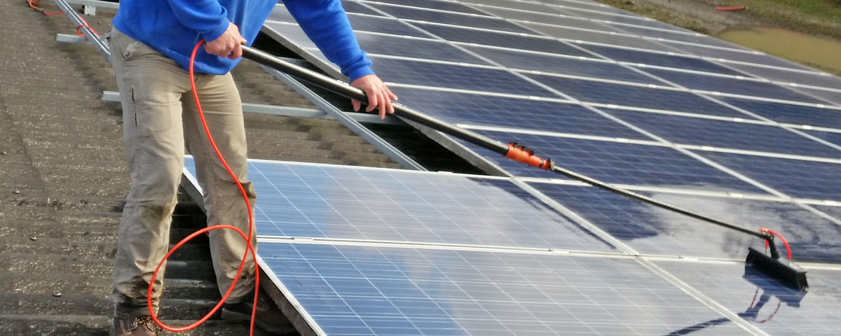 découvrez notre kit de nettoyage pour panneaux solaires, spécialement conçu pour optimiser la performance de vos installations photovoltaïques. ce kit complet facilite l'entretien et garantit un rendement énergétique maximal, tout en prolongeant la durée de vie de vos panneaux. profitez d'une solution efficace et durable pour maintenir votre énergie renouvelable à son meilleur !